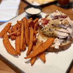 Tommy’s Tavern