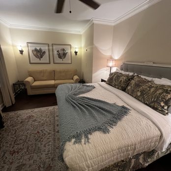 The Kenwood Inn - Guestroom - Bed & Breakfast Near Me - Saint Augustine, Florida The Kenwood Inn - Guestroom - Bed & Breakfast Near Me - Saint Augustine, Florida