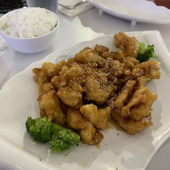 Noodles & Dumplings - Sesame chicken - Chinese Near Me - San Antonio, Texas