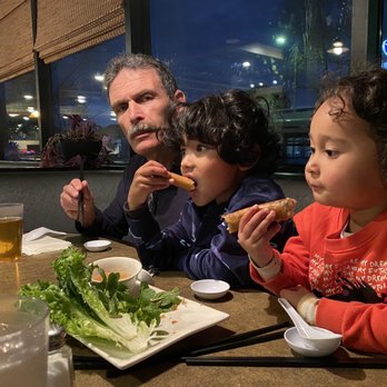 Ao Sen - Those eggs rolls are gobbled up by the pickiest eaters. - Vietnamese Near Me - Albany, California