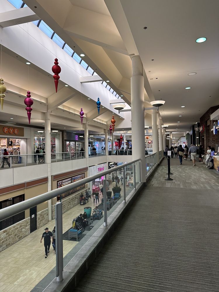 MONTEBELLO TOWN CENTER Updated June 2024 87 Photos & 42 Reviews