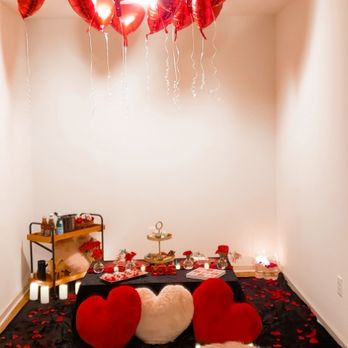 Luxe Picnic Company - Valentine's Day Picnic - Party & Event Planning Near Me Luxe Picnic Company - Valentine's Day Picnic - Party & Event Planning Near Me