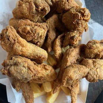 Harold’s Chicken - 10 Chicken Wings Fries on the bottom - Chicken Shop Near Me - Culver City, California Harold’s Chicken - 10 Chicken Wings Fries on the bottom - Chicken Shop Near Me - Culver City, California