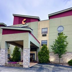 Comfort Suites - Entrance