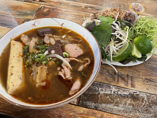 Bamee Tee - Vietnamese Sandwiches, Milk Teas, & Snacks by null