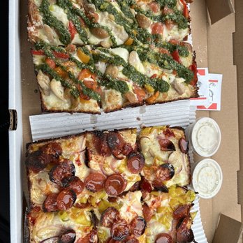 Quarantino's - Chicken pesto and Honky Dorey - Pizza Near Me - Grand Rapids, Michigan