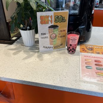 Teapioca Lounge- Alafaya Square - Happy Hour! - Bubble Tea Near Me - Oviedo, Florida