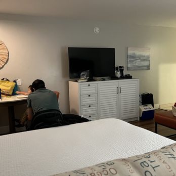 Shore Cliff Hotel - Hotels Near Me - Pismo Beach, California Shore Cliff Hotel - Hotels Near Me - Pismo Beach, California