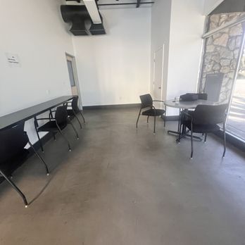 Safelite AutoGlass - Nice work stations with wifi - Windshield Installation & Repair Near Me - Reseda, California Safelite AutoGlass - Nice work stations with wifi - Windshield Installation & Repair Near Me - Reseda, California