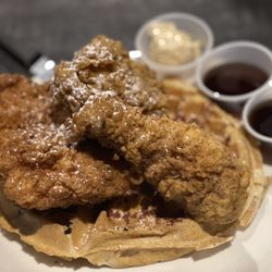Dirty Oscar's Annex - Chicken and waffles