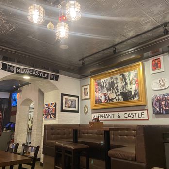 Elephant & Castle - Interior - Pubs Near Me - Chicago, Illinois Elephant & Castle - Interior - Pubs Near Me - Chicago, Illinois
