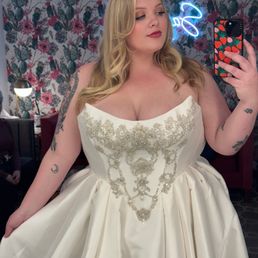 La Premiere 2025 "Abbey" gown La Premiere 2025 "Abbey" gown
