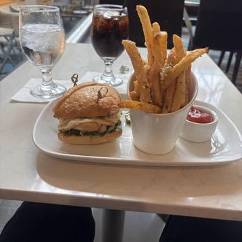 15th & Eads - Bars Near Me - Arlington, Virginia