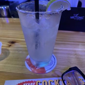 Willie's Grill & Icehouse - Margarita - American Near Me - Pearland, Texas