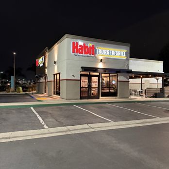 Habit Burger & Grill - Very nice modern look great addition to the city - Burgers Near Me - Walnut, California