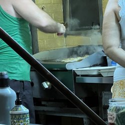 Leilani's Island Tacos - Making the magic at da grill!