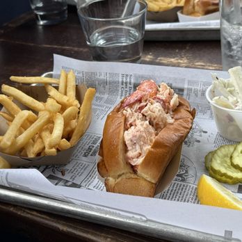 Mabels Lobster Claw - Seafood Near Me - Kennebunkport, Maine