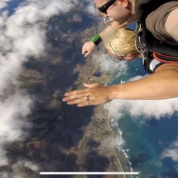 Pacific Skydiving Honolulu - Jumping at 14,000 ft. - Skydiving Near Me - Waialua, Hawaii Pacific Skydiving Honolulu - Jumping at 14,000 ft. - Skydiving Near Me - Waialua, Hawaii