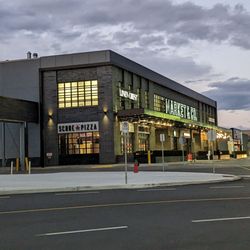 Market & Co - The market at dusk