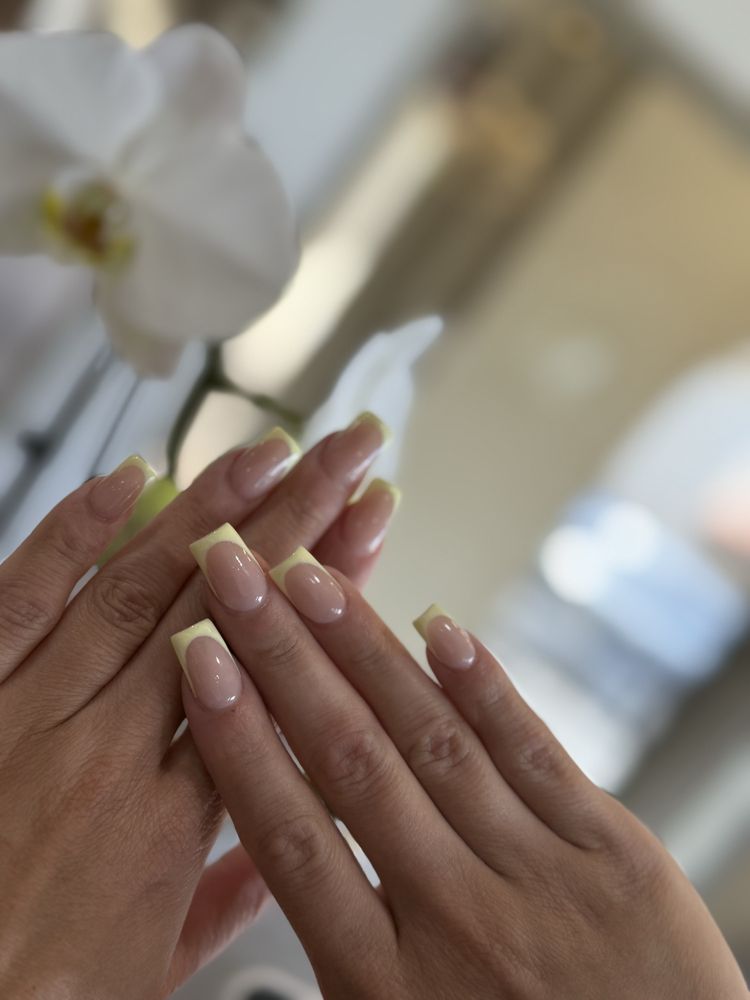 Sky Nails And Eyelashes Logo