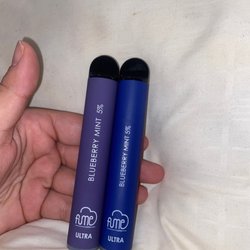Smoke Shack 14 - On the left is the fake fume vape , on the right is a real one.