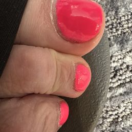Big toe darker polish painted on existing (different ) color. The top and right edging unpainted. Big toe darker polish painted on existing (different ) color. The top and right edging unpainted.