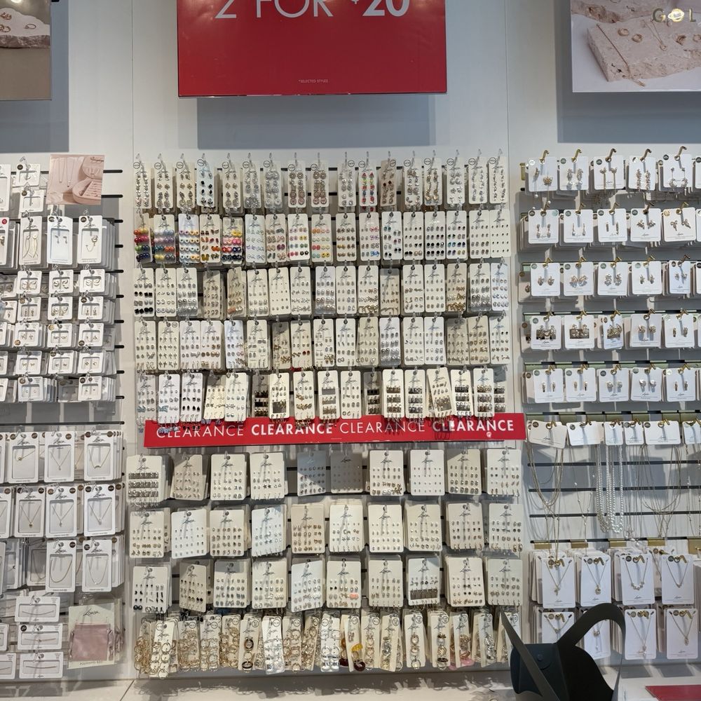Lovisa - Accessories Near Me - Honolulu, Hawaii