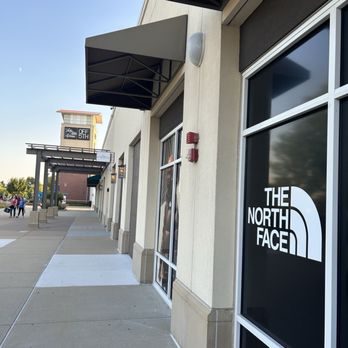 Chicago Premium Outlets - Shopping Centers Near Me - Aurora, Illinois