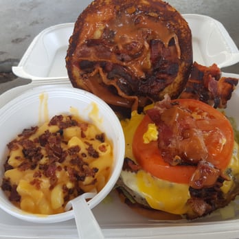 The Bacon Boss HQ - Bugsy burger with Mac and cheese - Food Trucks Near Me - Wesley Chapel, Florida