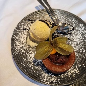 Gaststätte am Steintor - Dessert : warmes Schokotörtchen, mit Vanilleeis. - Northern German Near Me - Anklam, MV Gaststätte am Steintor - Dessert : warmes Schokotörtchen, mit Vanilleeis. - Northern German Near Me - Anklam, MV