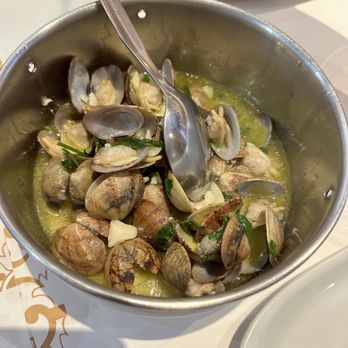 Cervejaria Ramiro - Garlic clams - Seafood Near Me - Lisbon, 11 Cervejaria Ramiro - Garlic clams - Seafood Near Me - Lisbon, 11
