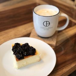 Oyatsupan Bakers - Baked Cheesecake with Blueberry Jam