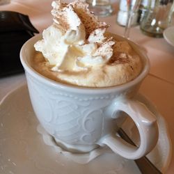 Zur Hexe - Cappuccino mit Sahnehäubchen