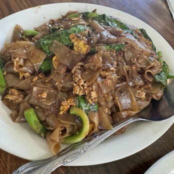 Hollywood Thai - Beef Pad See Ew - Thai Near Me - Los Angeles, California Hollywood Thai - Beef Pad See Ew - Thai Near Me - Los Angeles, California