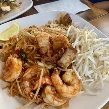 Kwan Kitchen - kwan Kwan's Pad Thai... good but noodles were overcooked & too mushy - Thai Near Me - Pasadena, California