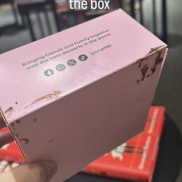The worker handed me the box without taking his gloves off so frosting was everywhere