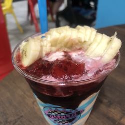 Strawberry banana berry sundae
