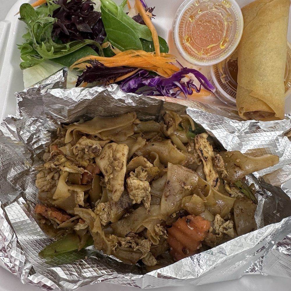 Pad see ew Lunch special
