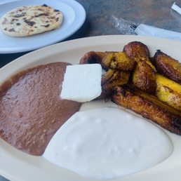 Platanos Fritos con queso y crema(Salvi sour cream) And a pupusa revuelta Platanos Fritos con queso y crema(Salvi sour cream) And a pupusa revuelta
