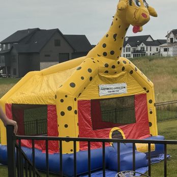 Fun Time Bounces - Giraffe Bouncy House - Bounce House Rentals Near Me - Jefferson, Wisconsin Fun Time Bounces - Giraffe Bouncy House - Bounce House Rentals Near Me - Jefferson, Wisconsin