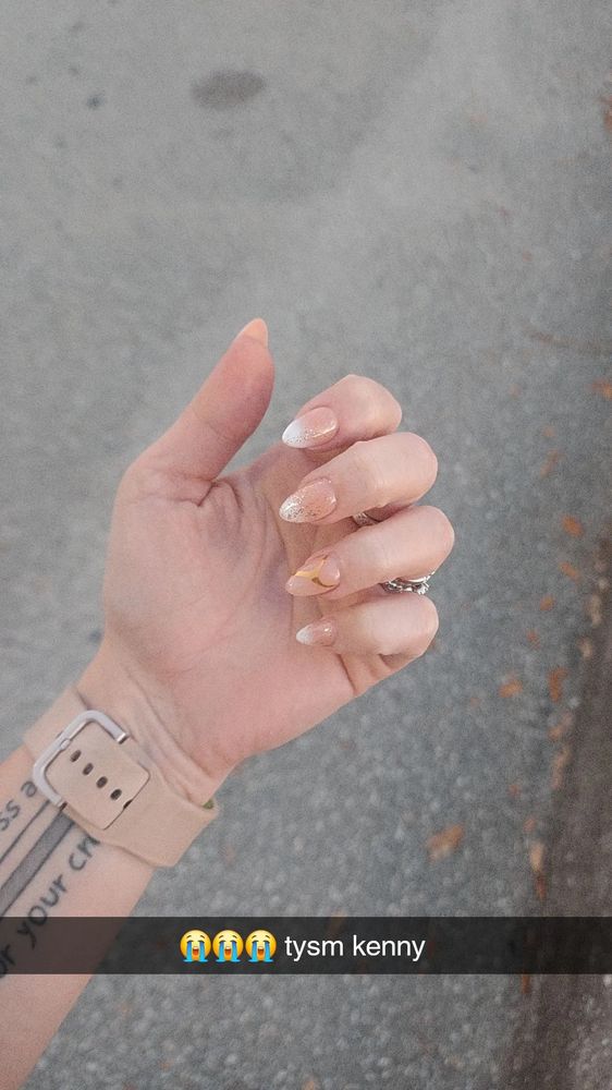 Upscale Nails Logo
