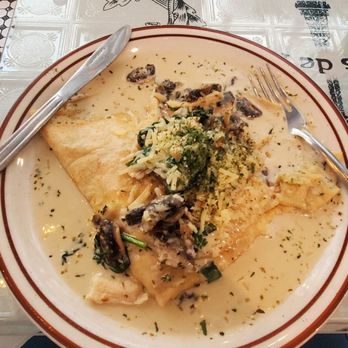 Crepes De Paris - Spinach and Chicken crepe - Creperies Near Me - Los Angeles, California Crepes De Paris - Spinach and Chicken crepe - Creperies Near Me - Los Angeles, California