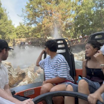 Grizzly River Run - Amusement Parks Near Me - Anaheim, California Grizzly River Run - Amusement Parks Near Me - Anaheim, California