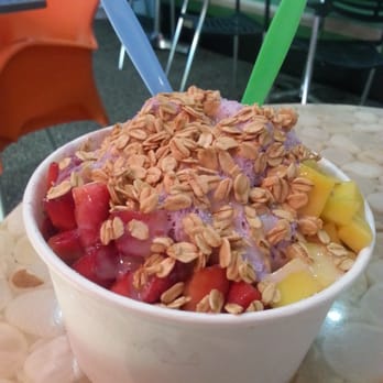 Salju Dessert - Black sesame & taro snow with strawberry, mango & honey granola. (Granola was just honey oats) - Desserts Near Me - Alhambra, California