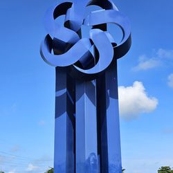Torre Fonatur - Bill Lewis of Vero Beach, Florida, visiting the Simbolo Cancun Fonatur at the entrance of the Zona Hotelera.
