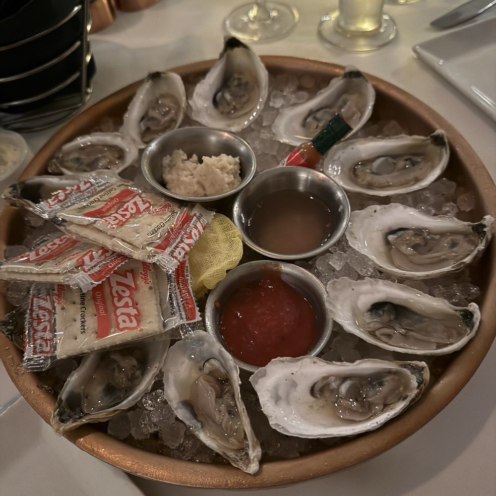 High Cotton - Oysters On the Half Shell - Cocktail Bars Near Me - Charleston, South Carolina High Cotton - Oysters On the Half Shell - Cocktail Bars Near Me - Charleston, South Carolina