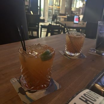 Yard House - Picante Margaritas - New American Near Me - Boca Raton, Florida