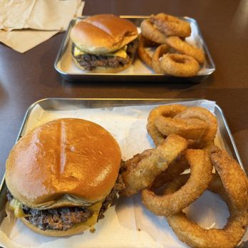DO Shaggy's - Burgers Near Me - St. Charles, Missouri