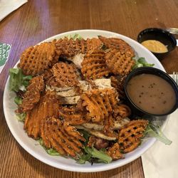 Quaker Steak & Lube - Harvest crunch chicken salad