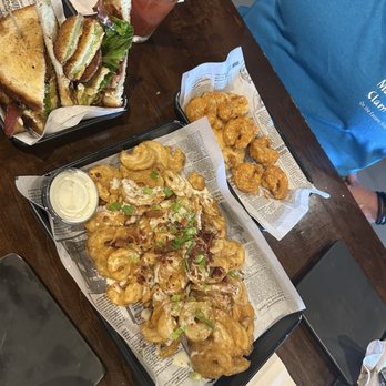 1903 Bar and Kitchen - BLFGT sandwich (left), bang bang shrimp (farthest), and appetizer loaded fries with ranch - Salad Near Me - Kill Devil Hills, North Carolina